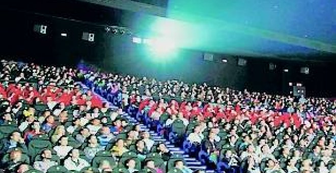 Diez cines emiten los partidos del Barça y Madrid