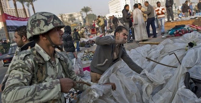 El Ejército egipcio obliga a desalojar la plaza Tahrir