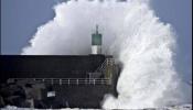 El temporal de viento, fuerte oleaje y nieve deja un muerto