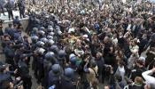 La Policía reprime con violencia otra manifestación en Argel