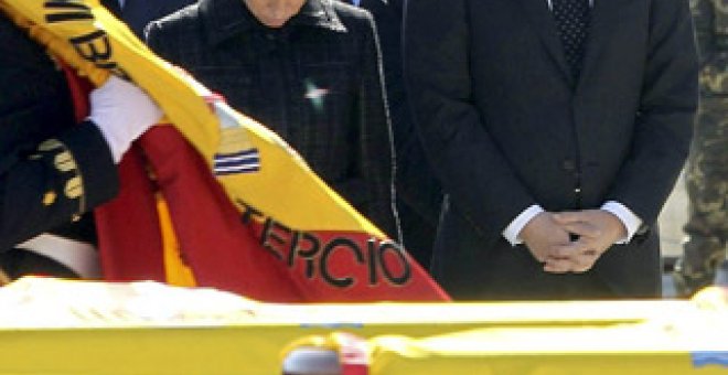 El príncipe y Zapatero presiden el funeral por los cinco militares muertos