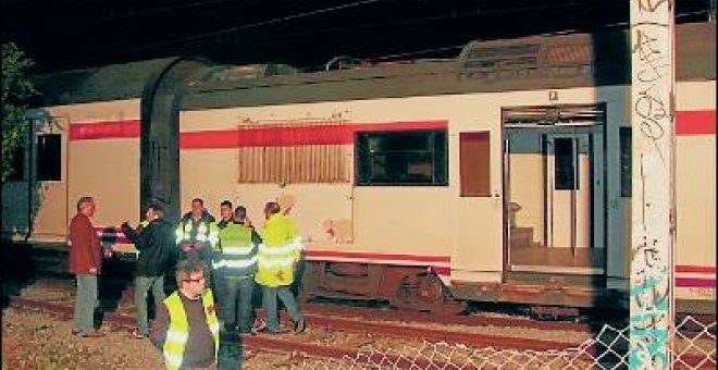 Un tren amb 400 viatgers descarrila a Sitges i fa tres ferits