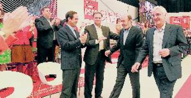Bono ofrece a Rubalcaba el "apoyo" del PSOE castellano manchego