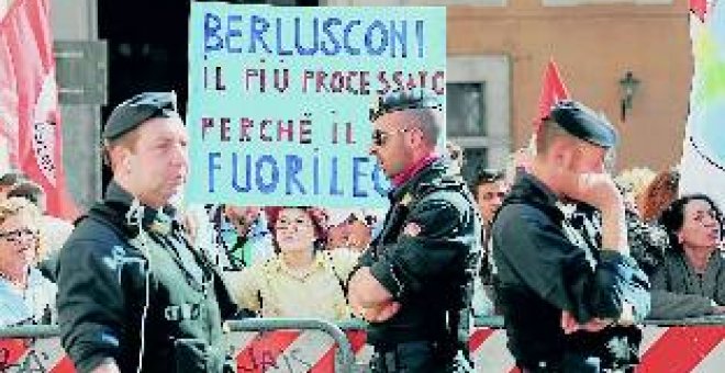 Berlusconi maniobra para burlar a la Fiscalía
