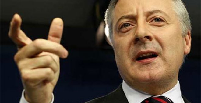 Blanco dice sentirse "huérfano" tras la renuncia de Zapatero