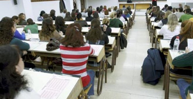 Los sindicatos exigen las oposiciones de maestro en Andalucía