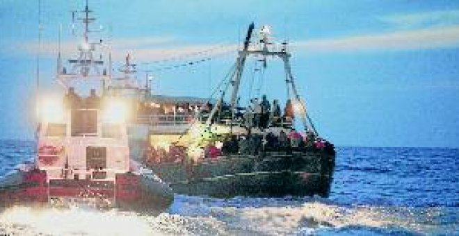 Mueren 61 inmigrantes en el mar tras pedir ayuda en vano