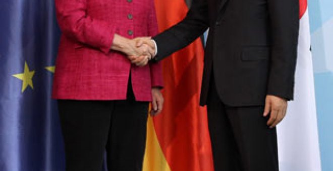 Merkel ofrece a Grecia la solidaridad de la UE a cambio de duras reformas