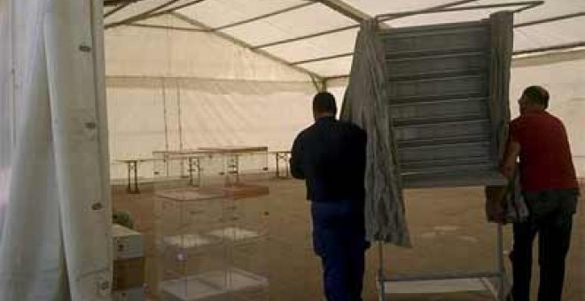 Carpas y documentos caducados para votar en Lorca