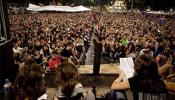 Los acampados de plaza de Catalunya se quedan hasta el martes