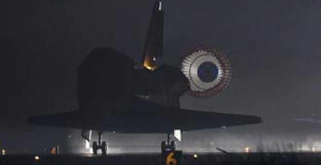 El Endeavour aterriza tras su última misión espacial