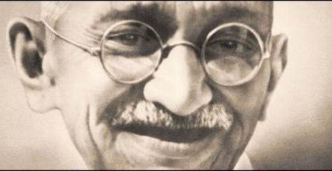 Roban los anteojos de Gandhi