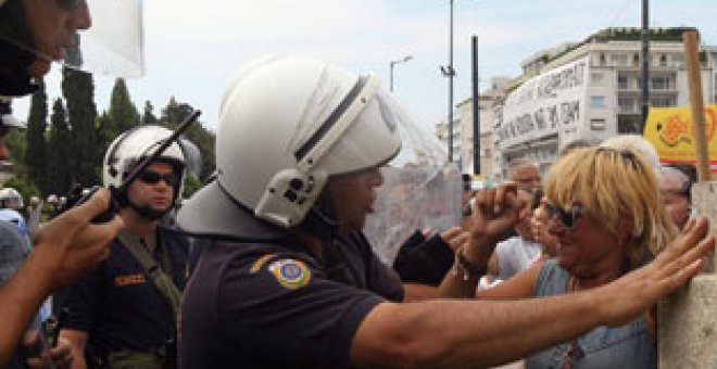 Las reformas desatan la violencia en Atenas