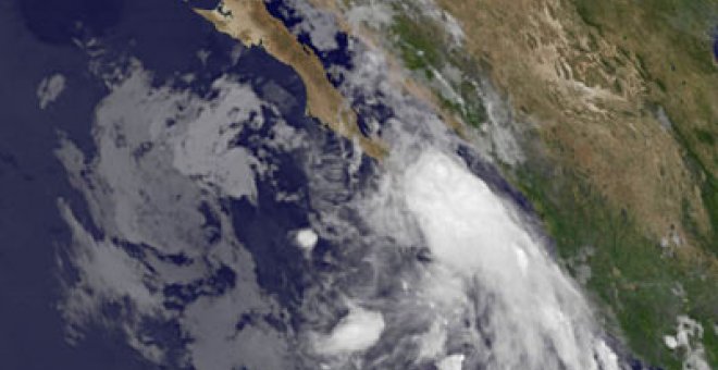 El huracán 'Dora' sigue cogiendo fuerza en la costa pacífica de México