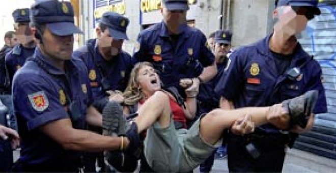 Los indignados salen a la calle en defensa de Sol