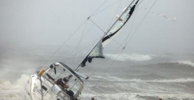 Cientos de miles de personas en EEUU huyen del huracán 'Irene'