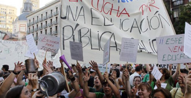 Miles de personas protestan en Madrid contra los ajustes