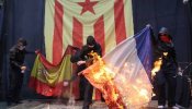 La Fiscalía investiga la quema de banderas de España en la Diada