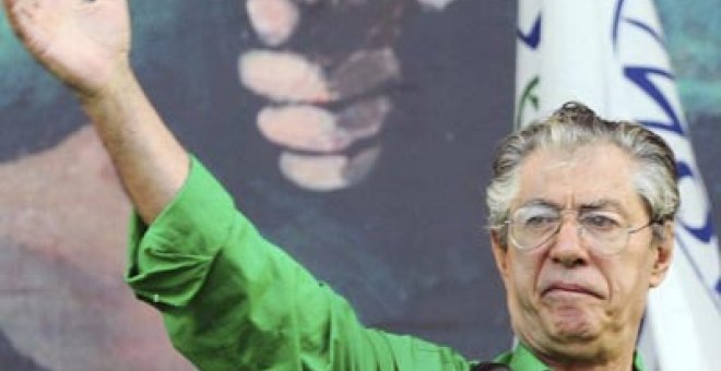 Bossi llama a la secesión de Italia para recuperar fuelle