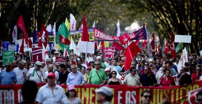 Portugal se echa a la calle contra los recortes del Gobierno