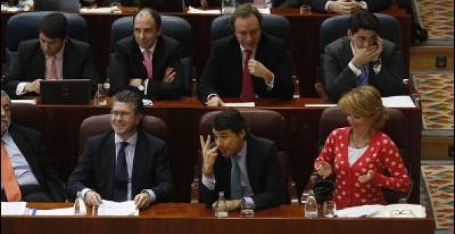 La bronca se apodera del Parlamento de Esperanza Aguirre