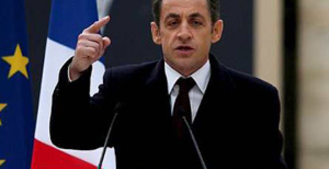 Sarkozy vuelve a la OTAN sorteando al Parlamento