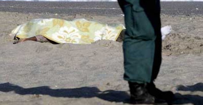 Hallan el cadáver de un inmigrante en una playa de Cádiz