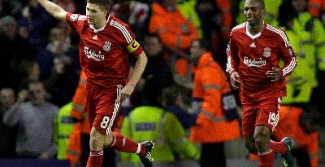 El Liverpool se arrima al liderato tras golear al Aston Villa