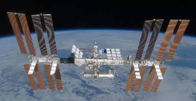 Tráfico espacial: vuelve el Discovery, sale la Soyuz
