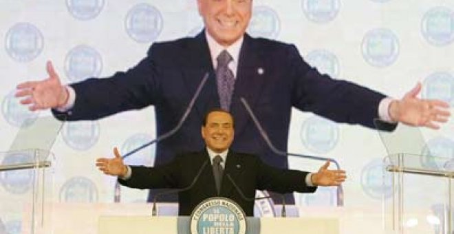 Berlusconi ya es el líder único de la derecha