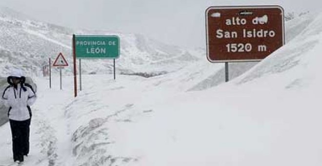 La nieve obliga a usar cadenas en unos 20 puertos y carreteras secundarias de la red española