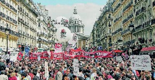 La calle mantiene el pulso con Sarkozy en Francia