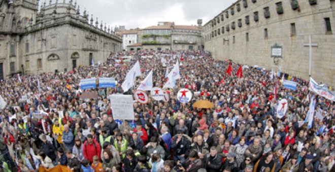 Masiva manifestación por el derecho a vivir en gallego