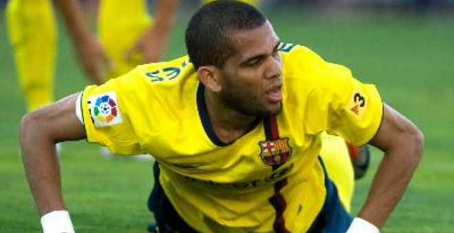 Dani Alves, tres semanas de baja por un esguince en el pie