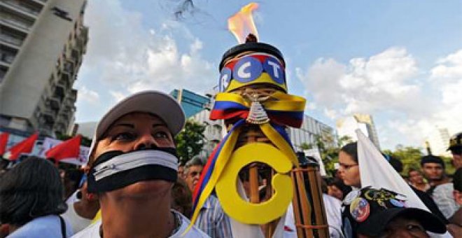 La oposición venezolana se moviliza "en defensa de la libertad de expresión"