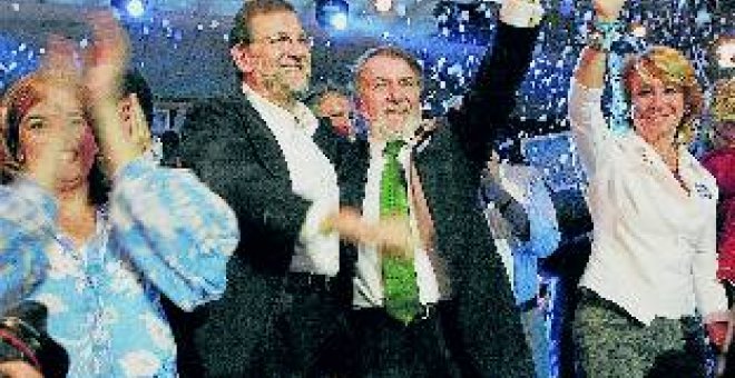 Rajoy pide un cambio político por "necesidad nacional"