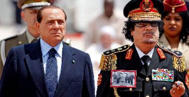 Gadafi llegó a Roma en medio de fuertes medidas de seguridad y polémica