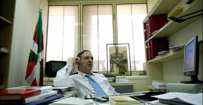 Anasagasti insta a Otegi a que se sacuda su "cobardía acumulada"