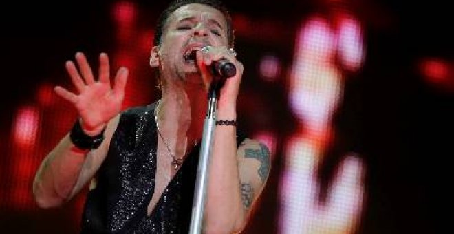 El potente sonido de Depeche Mode deleita a unos 15.000 fieles en Valladolid
