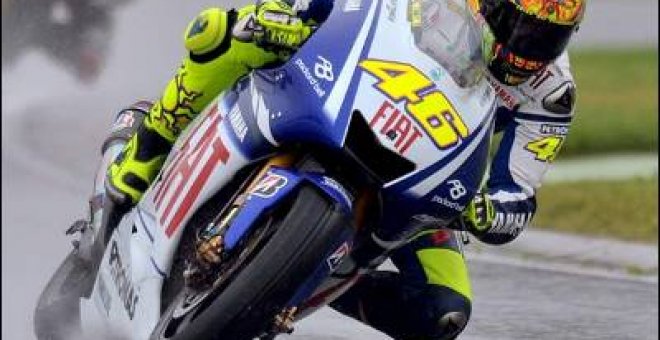 Rossi arrebata mejor tiempo a Lorenzo en la última vuelta
