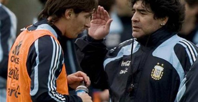 Maradona se entrega a Messi
