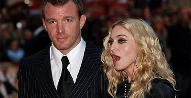 Guy Ritchie:"Aun quiero a Madonna, pero es retrasada"