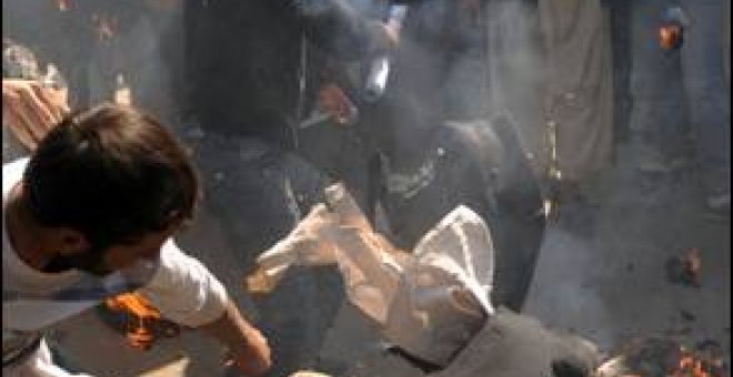 Estudiantes afganos protestan contra la quema de un Corán