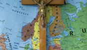 España deja las cruces en manos de padres y jueces