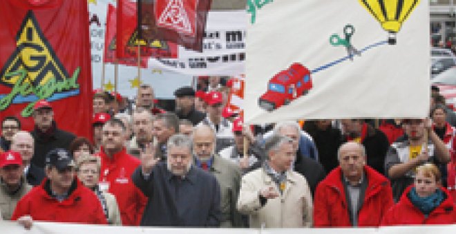 Los sindicatos alemanes salen a la calle contra la decisión de GM