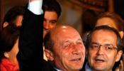 Basescu gana la primera vuelta de las elecciones en Rumanía