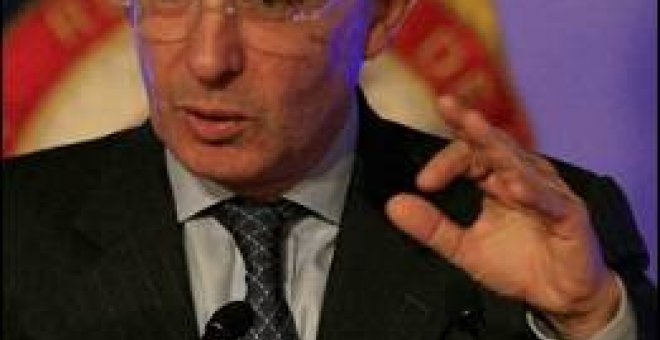 Uribe torpedea su ley de la verdad con la extradición de paramilitares