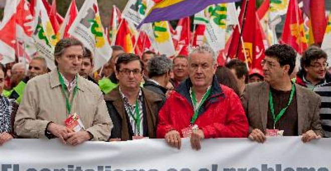 Cayo Lara: "Se sale de la crisis por la izquierda, y no con leyes humo"