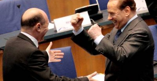 Berlusconi, un "súper" primer ministro "con dos cojones"