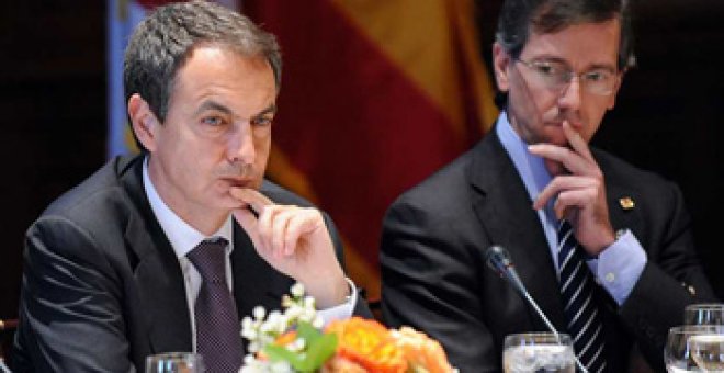 Zapatero anima a las empresas de EEUU a invertir en un "país solvente" como España